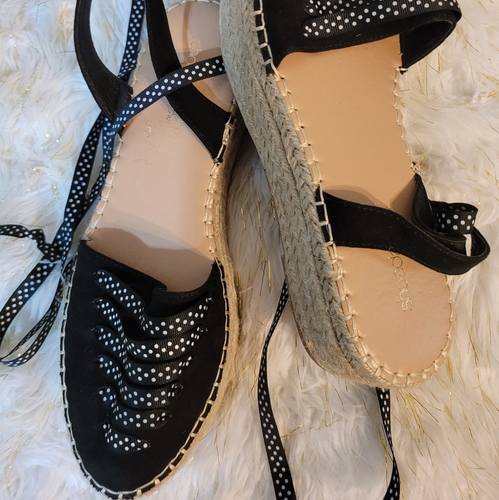 Shoes - Picture 6 of 8